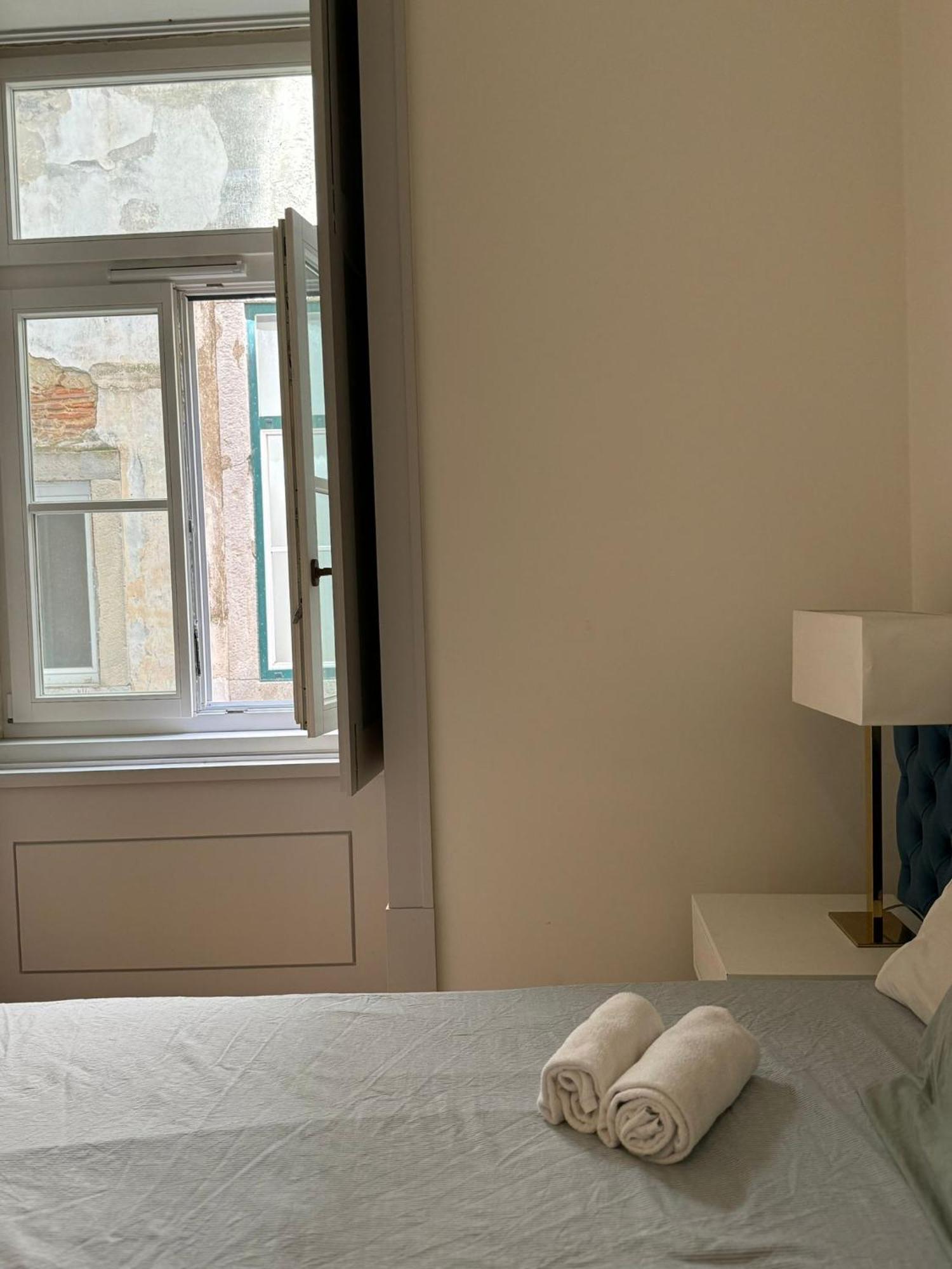 Double Room With Private Wc In Shared House In Downtown ลิสบอน ภายนอก รูปภาพ