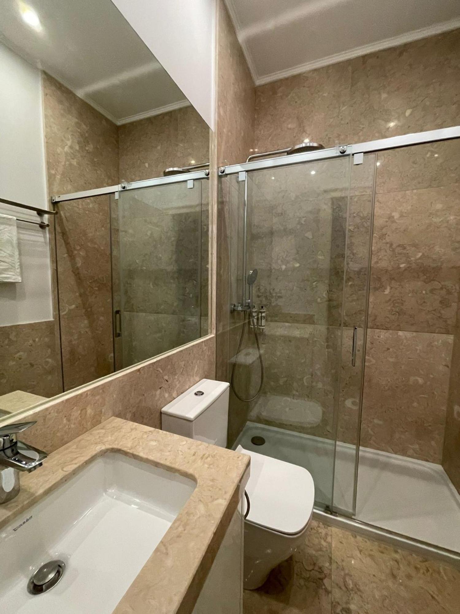Double Room With Private Wc In Shared House In Downtown ลิสบอน ภายนอก รูปภาพ